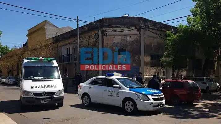 Choque entre un patrullero y un auto en el que viajaban dos niños
