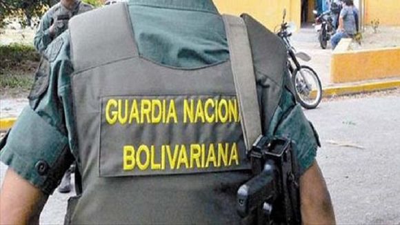 Dijo que «FUE FÁCIL»: Jefe de escoltas de ministro del régimen preso por robarle 7.000 dólares