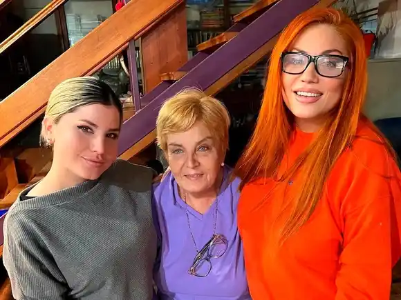 El emotivo reencuentro de Lourdes Fernández con su mamá y sus seres queridos: las imágenes del momento
