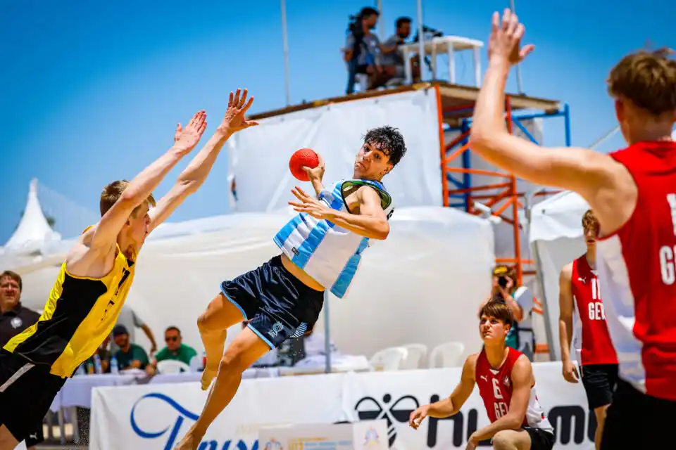 Argentina, con Alejandro Carotenuto como uno de los entrenadores, fue 7° en el Mundial Juvenil de Beach Handball