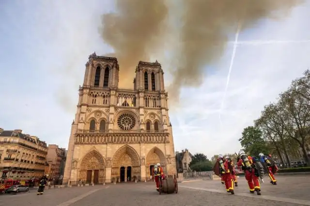 Notre Dame: creen que un cortocircuito en los ascensores fue el causante del incendio
