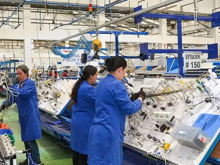 Estiman que la producción industrial cayó 4,4 por ciento interanual en enero último