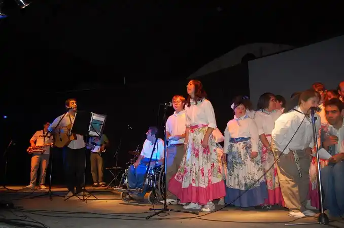 Promocionan Gualeguaychú Joven en todos los colegios