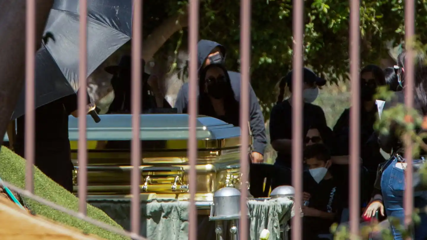 Familiares de Nemesio Oseguera Cervantes, alias as "El Mencho," asisten a su funeral. (Foto: Reuters).