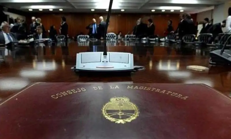 El Consejo de la Magistratura avanza con el envío de 32 pliegos al Senado, priorizando vacantes en los tribunales federales de Comodoro Py, clave en juicios complejos.