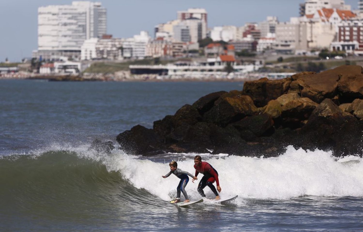 El surf: un estilo de vida en Mar del Plata