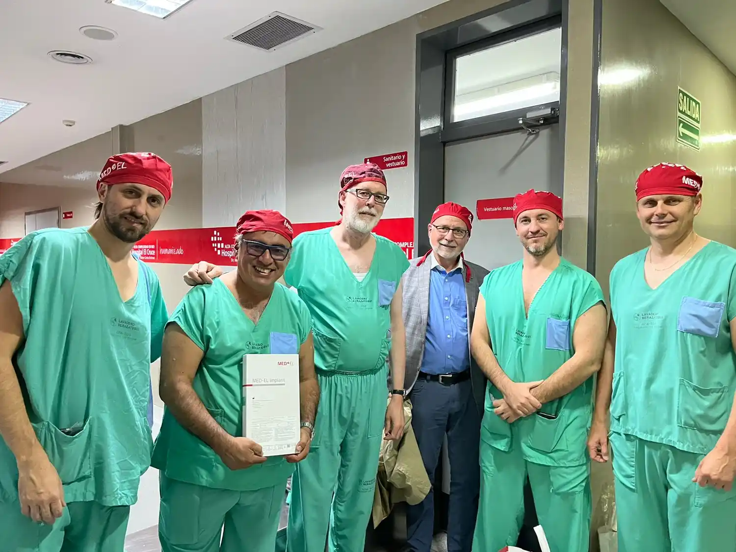 Se realizó una cirugía de implante encefálico en un Hospital público