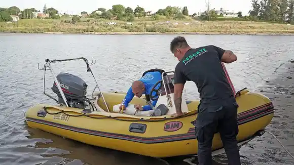 Continúa la desesperada búsqueda del joven desaparecido en el río Quequén desde el domingo pasado
