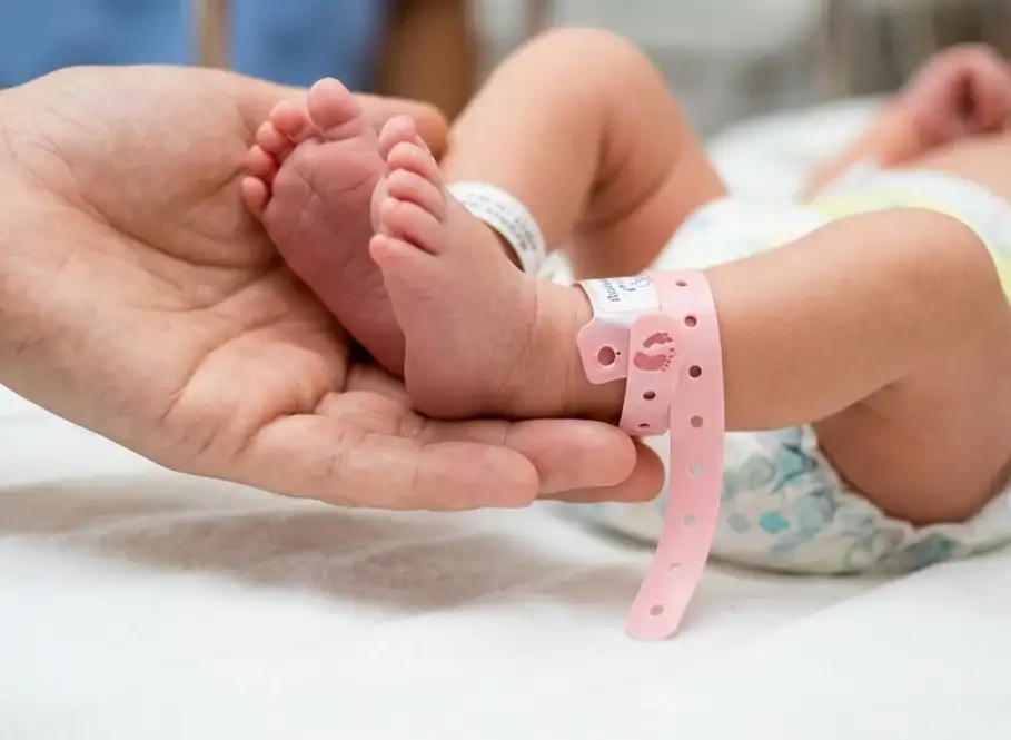 El descenso en la tasa de natalidad va acompañado, además, del desinterés en carreras relacionados con la neonatología.