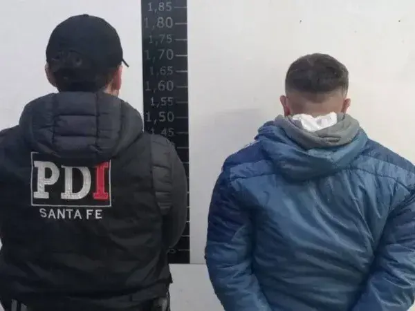 Detuvieron al hijo de una referente de la barra de Newell’s tras una balacera en Villa Gobernador Gálvez