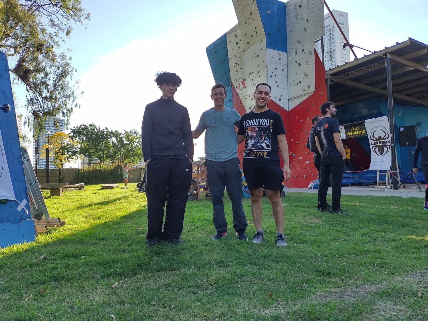 Escaladores de San Pedro y Baradero participan de una competencia en Rosario