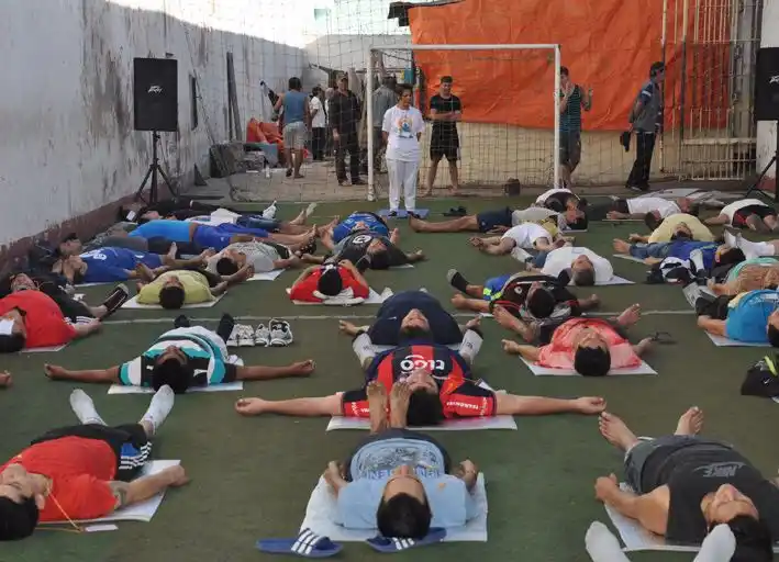 Provincia y "El Arte de vivir" acuerdan capacitar en respiración y relajación a presos y penitenciarios