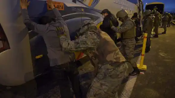 ¿CARRERA ARMAMENTISTA EN PUERTA? Ecuador reducirá impuesto para importación de armas