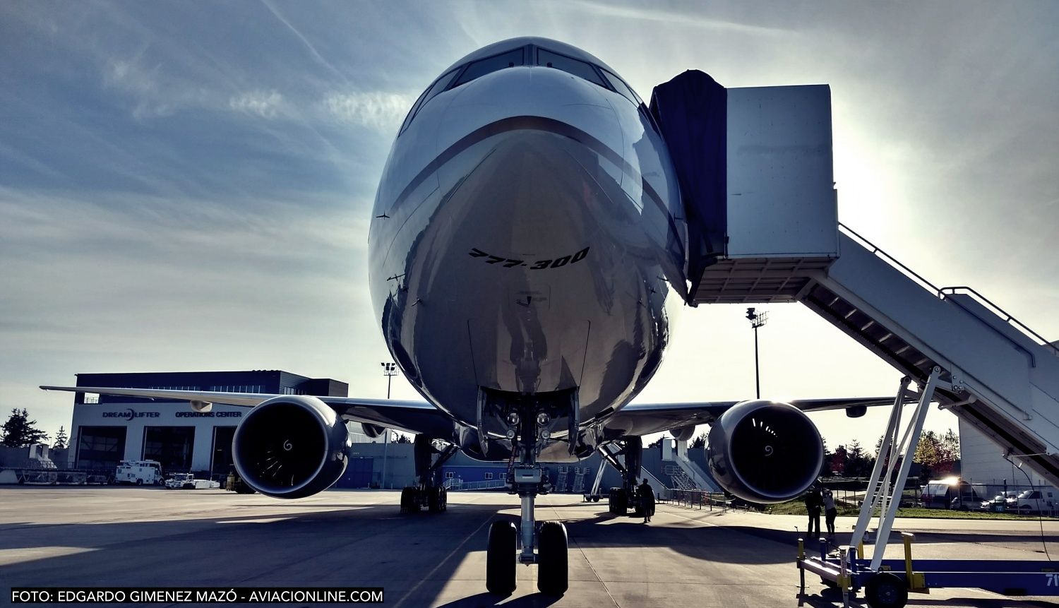 Proponen una versión cisterna del Boeing 777-300ER para la USAF