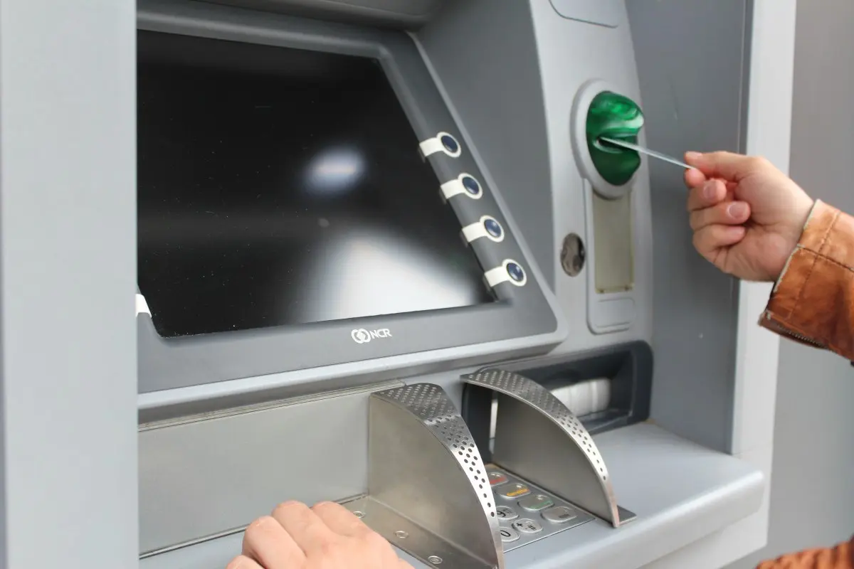 Coronavirus: Cierran los bancos durante la cuarentena pero garantizan dinero en cajeros
