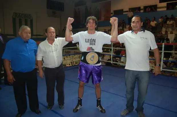 Se programó un festival de ocho combates con Veronesi en la de fondo