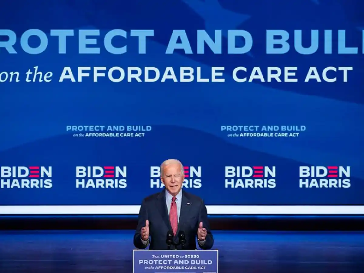 Biden firma un decreto para dar un nuevo impulso al Obamacare