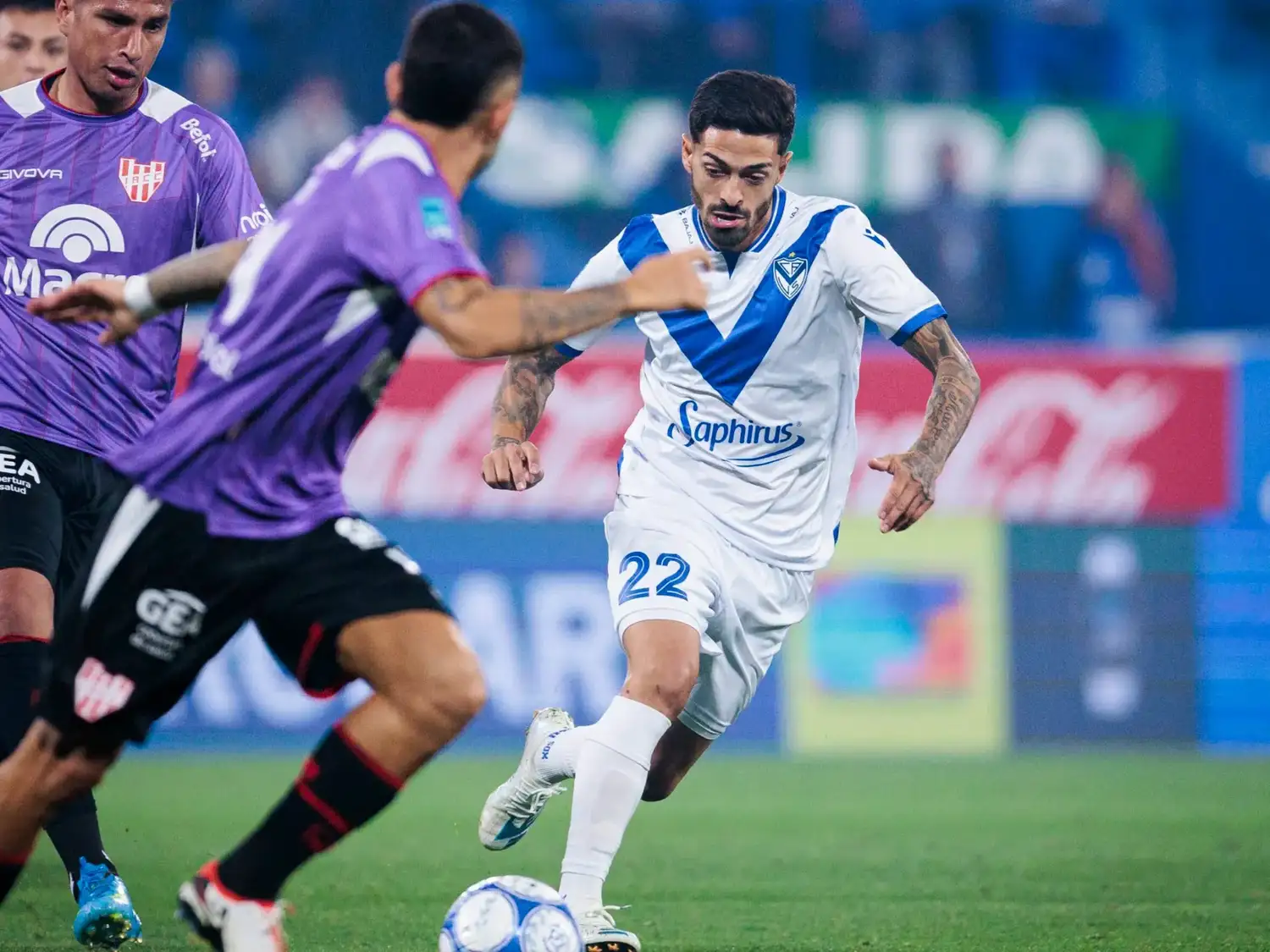 Vélez arrancó con un triunfo de local.