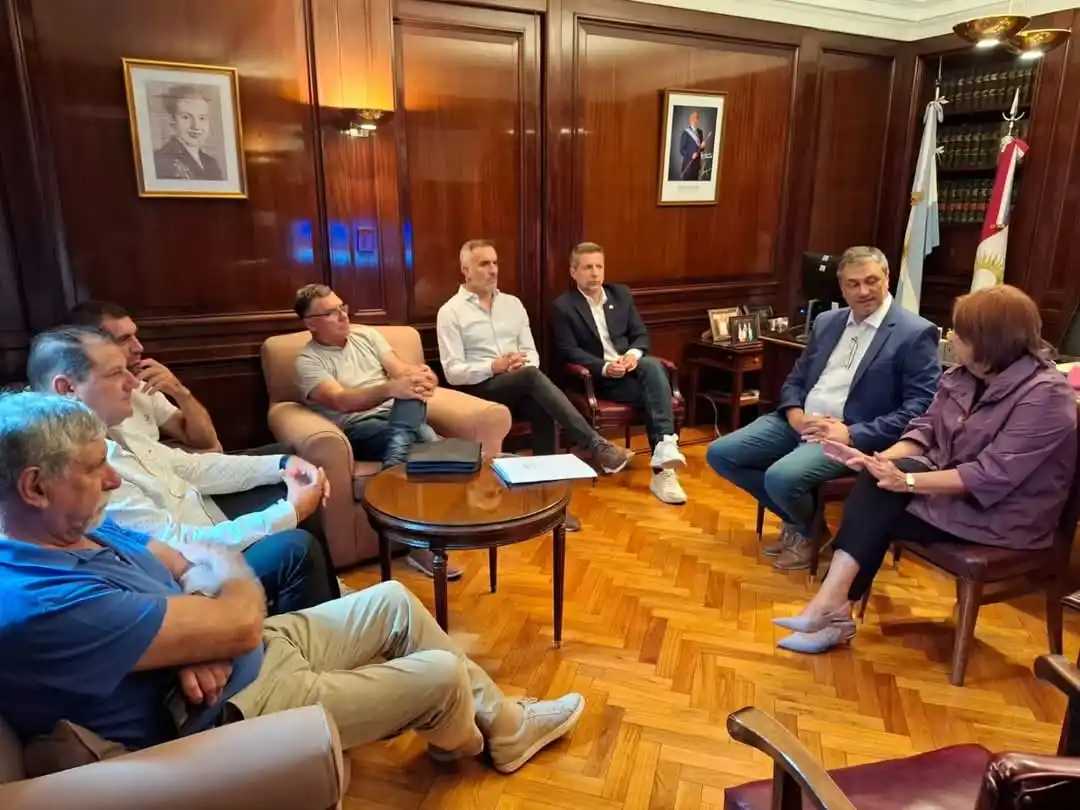 Intendentes de San Justo junto a la senadora Alejandra Vigo pidieron obras para la Ruta 158 al secretario de Transporte de la Nación.