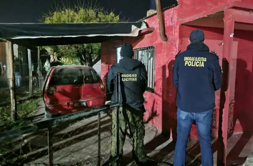 Desarticulan tres "points" de ventas de drogas