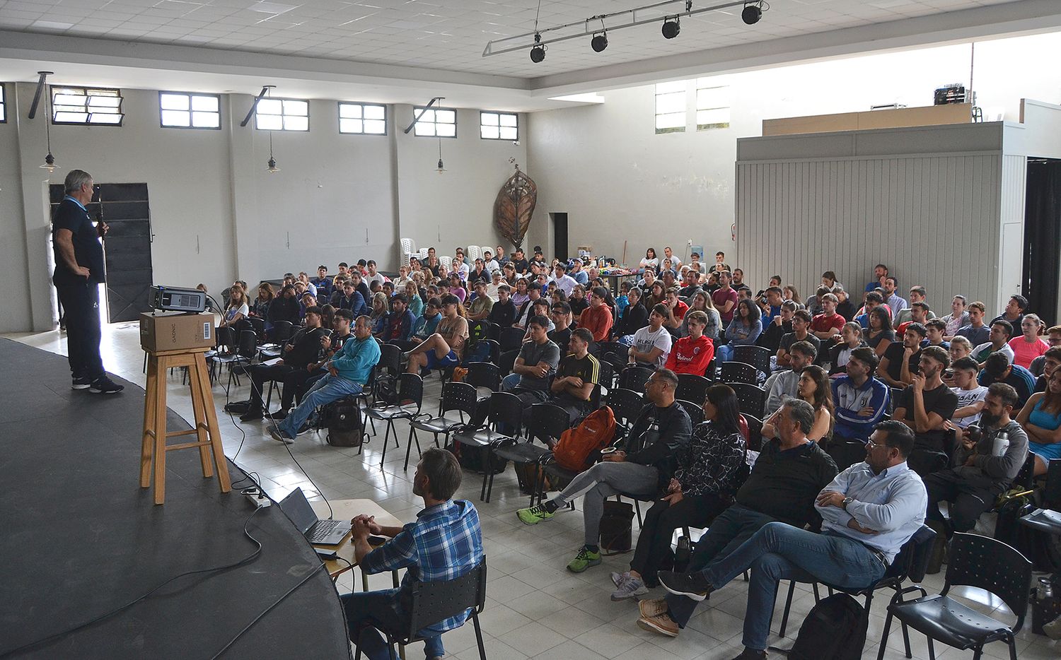 El congreso contó con una numerosa participación, principalmente, de estudiantes y docentes.