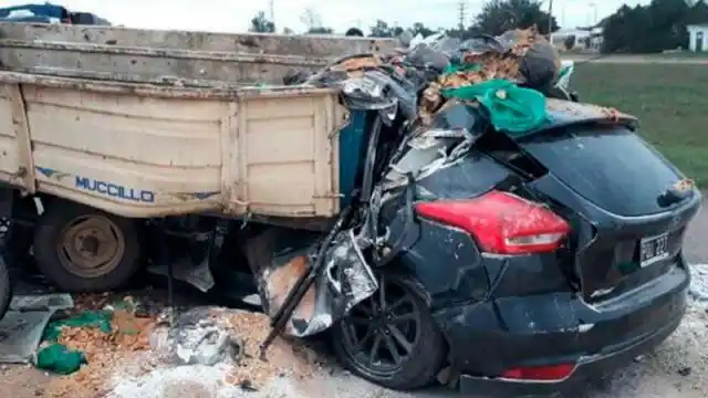 Murieron un hombre y su hija de tres años en un espantoso choque en Córdoba
