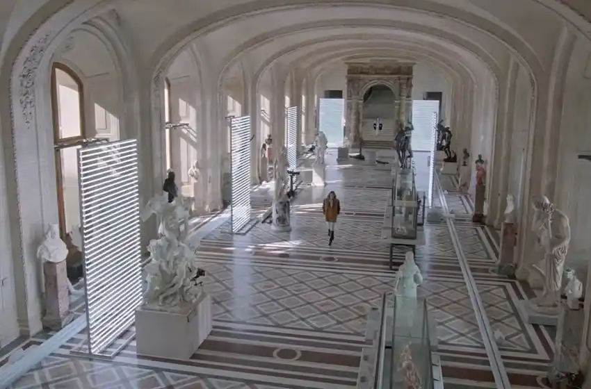 Louis Vuitton cierra Paris Fashion Week con un desfile en el Museo del Louvre al ritmo de Daft Punk