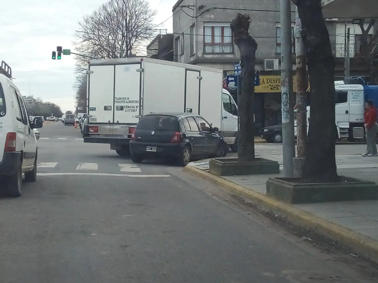 Choque sin heridos en avenidas 59 y 42