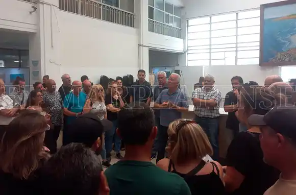 Municipales definen un plan de lucha "a matar o morir" contra el Gobierno local