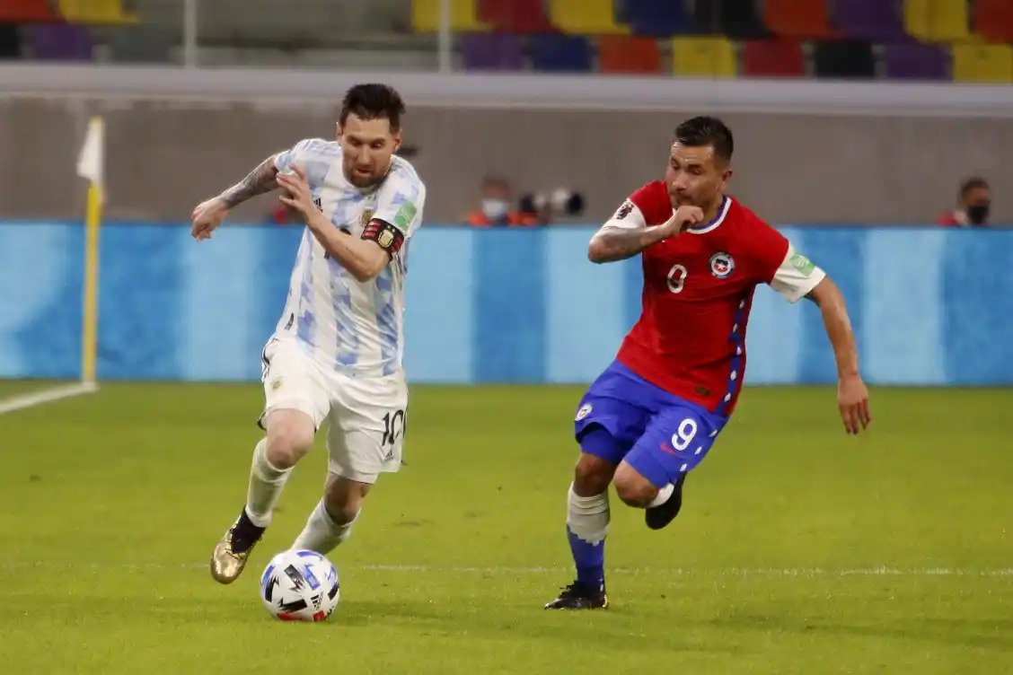 Argentina mereció un poco más pero solo terminó empatando contra Chile