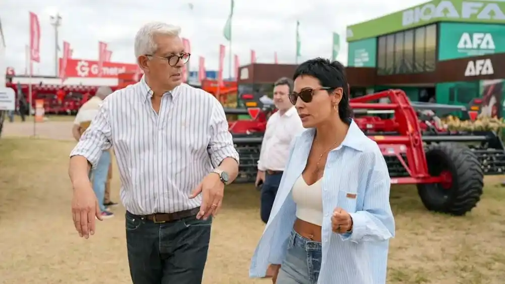 Mayra Mendoza y Julián Domínguez en Expoagro.
