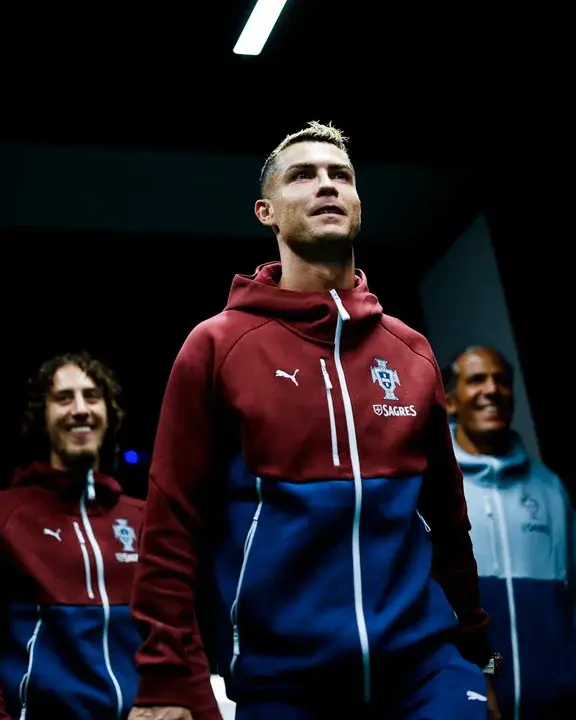 CR7 fue sancionado por abandondonar la concentración d ela Selección portuguesa con 30 días de suspendión y una multa de 255 euros. Foto:@Portugal
