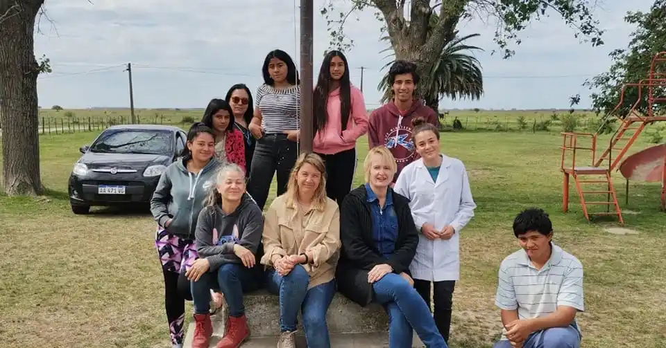 Funcionarios de educación visitaron la escuela de Punta del Monte