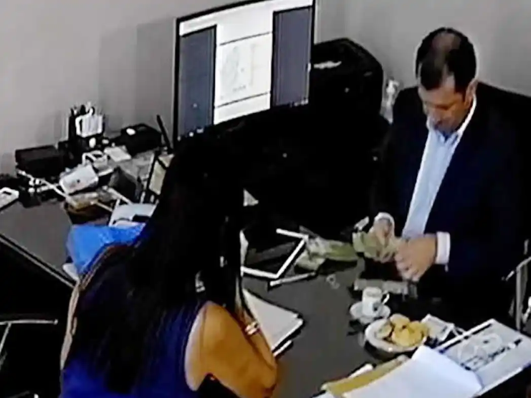 Cómo Edgardo Kueider llegó a manejar un millón de dólares sin controles