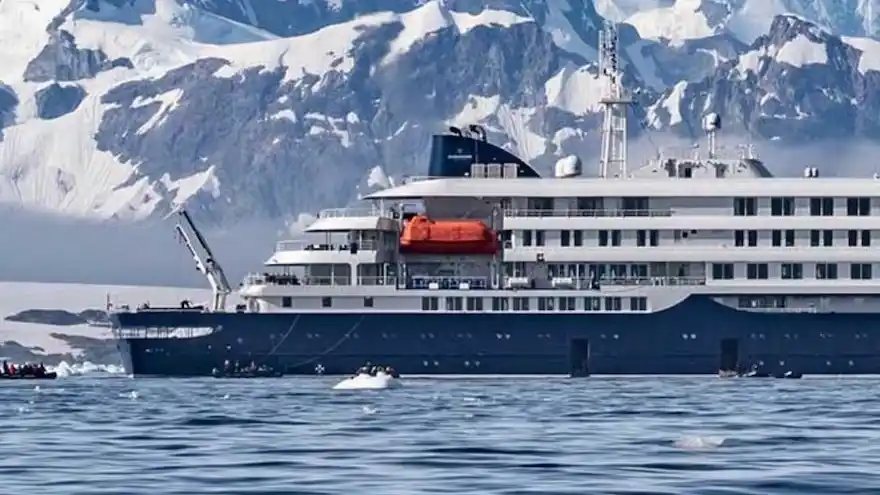 El crucero MV Hondius, donde se decretó un posible brote de Hantavirus