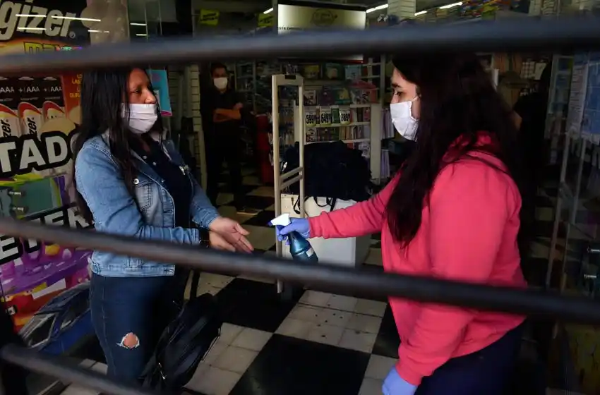 Empresarios temen marcha atrás en la actividad comercial por el aumento de casos en la región