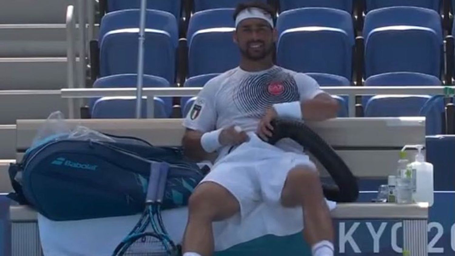 Insólito: Fabio Fognini se refrescó sus partes íntimas por el calor agobiante de Tokio