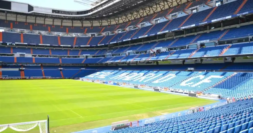 La final de la Libertadores podría jugarse en la cancha del Real Madrid
