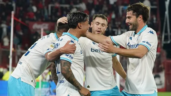 Racing imparable: no necesitó de los titulares para profundizar el mal momento de Huracán