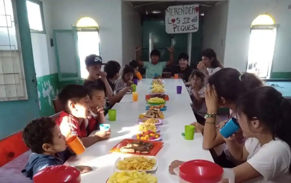 El merendero, el único del barrio, funciona de lunes a viernes.