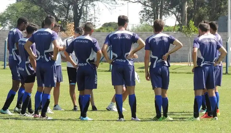 Alvarado volvió a los entrenamientos y Compagnucci se aleja