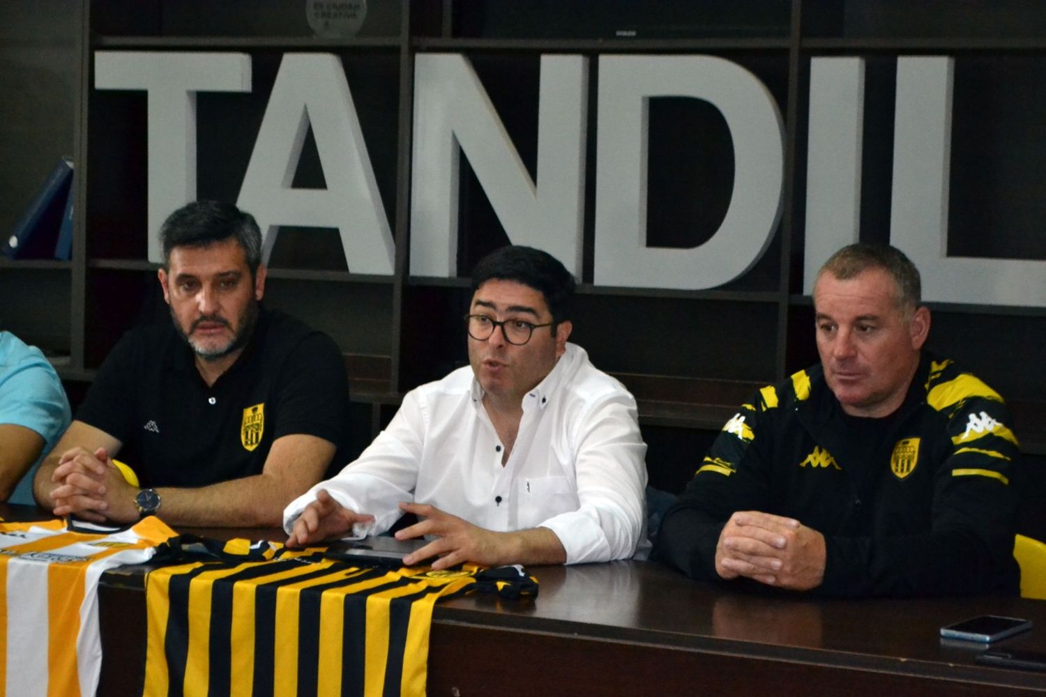 Santamarina presentó a su nuevo director deportivo y al coordinador de divisiones formativas