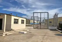 Dos internos se trenzaron  a facazos en la cárcel de  Barker y terminó en muerte