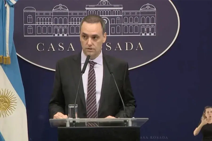 Adorni anunció que Milei eliminó fondos fiduciarios por 2 mil millones de dólares: "Eran cajas de la política"