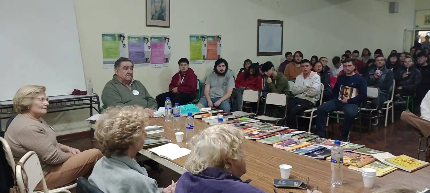 Gualeguay Lee: una jornada de lectura con la ESJA N° 2 "Roberto Epele"