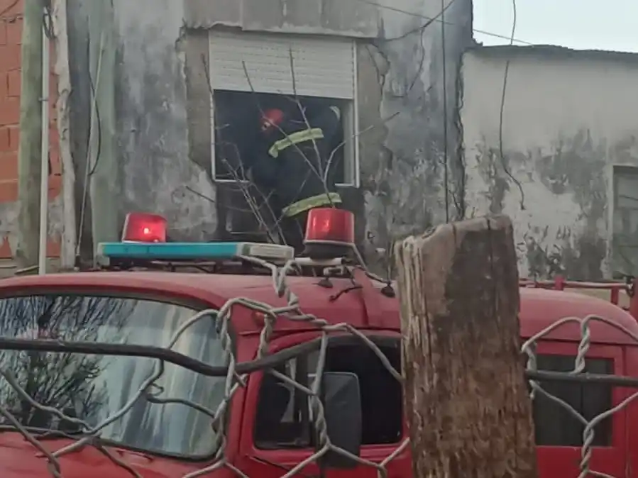 Un estudiante de la Escuela Normal perdió su casa en un incendio y necesita ayuda