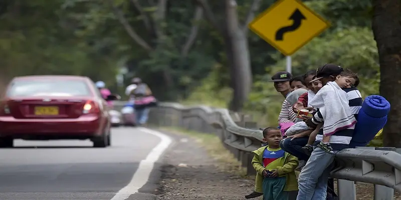 SE DEVUELVEN: crisis venezolana causa nueva ola de migrantes hacia Colombia
