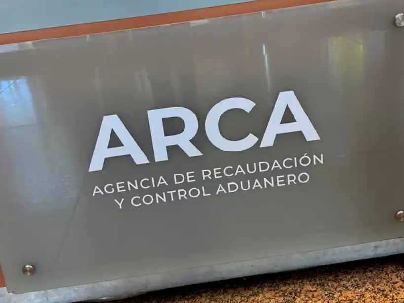 El FMI que más trabajadores paguen Ganancias y que suba fuerte el Monotributo