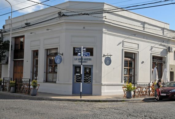 La Santa Marina Fish Market, un restaurant europeo en el centro de Tandil