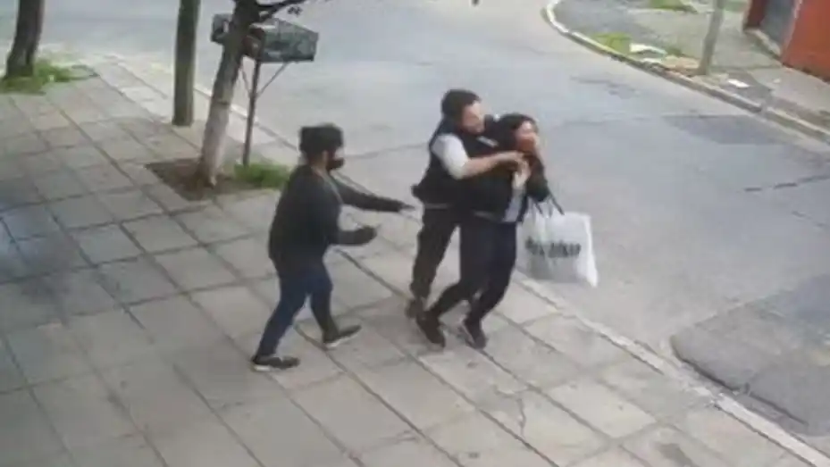 Video: Detuvieron a los delincuentes que le robaron y le pegaron a una estudiante en La Matanza